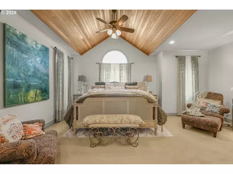 Bedroom - 3889 SE Saint Andrews Pl, Gresham, OR 97080 photo 2 of 6