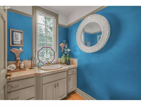 Bath - 3889 SE Saint Andrews Pl, Gresham, OR 97080 photo 3 of 6