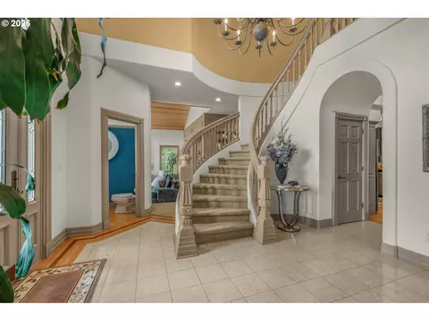 Entry Way - 3889 SE Saint Andrews Pl, Gresham, OR 97080 photo 2 of 3