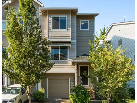 10561 NE Park Ridge Way, Hillsboro, OR 97006