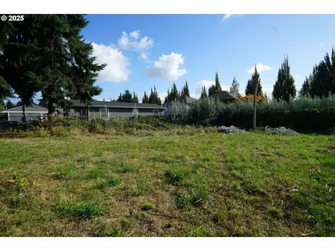 Douglas St, Longview, WA 98632