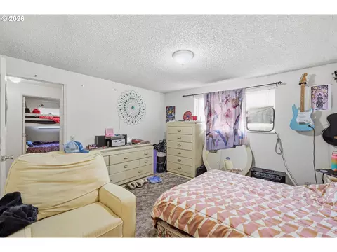 Bedroom - 920 Echo Hollow Rd, Eugene, OR 97402 photo 6 of 6