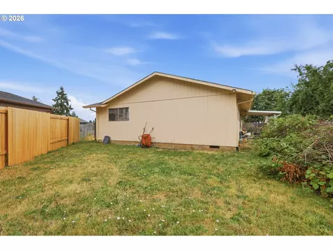 Exterior - 920 Echo Hollow Rd, Eugene, OR 97402 photo 7 of 8