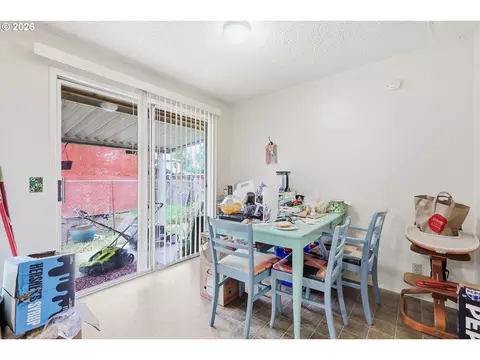 Dining - 920 Echo Hollow Rd, Eugene, OR 97402 photo 2 of 2