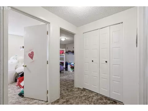 Entry Way - 920 Echo Hollow Rd, Eugene, OR 97402 photo 2 of 3