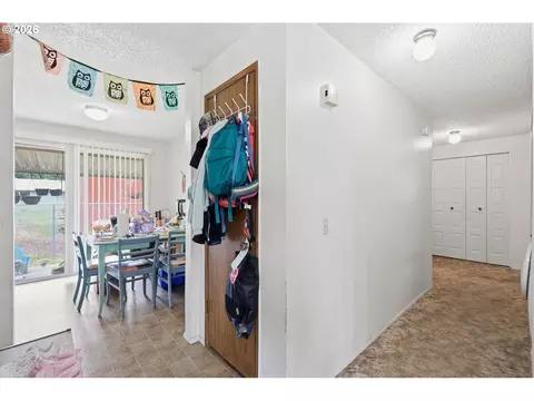 Entry Way - 920 Echo Hollow Rd, Eugene, OR 97402 photo 1 of 3