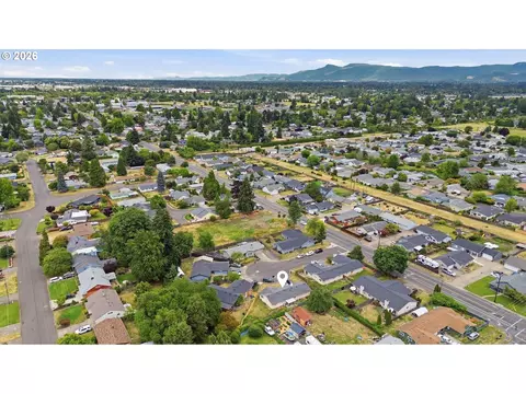 View/Area - 920 Echo Hollow Rd, Eugene, OR 97402 photo 3 of 4