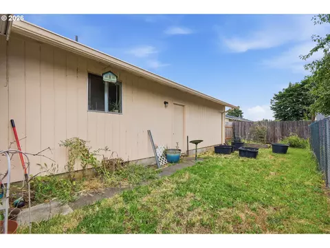 Exterior - 920 Echo Hollow Rd, Eugene, OR 97402 photo 3 of 8