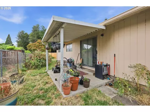 Exterior - 920 Echo Hollow Rd, Eugene, OR 97402 photo 5 of 8