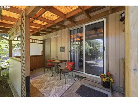 Exterior - 2250 W Irwin Way, Eugene, OR 97402 photo 3 of 12