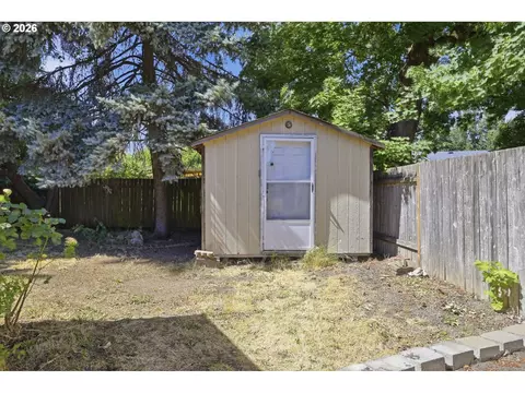 Exterior - 2250 W Irwin Way, Eugene, OR 97402 photo 12 of 12