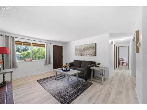 Living - 2250 W Irwin Way, Eugene, OR 97402 photo 2 of 5