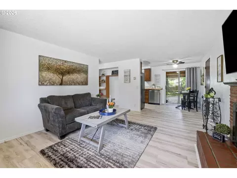 Living - 2250 W Irwin Way, Eugene, OR 97402 photo 5 of 5