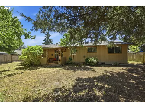 Exterior - 2250 W Irwin Way, Eugene, OR 97402 photo 5 of 12