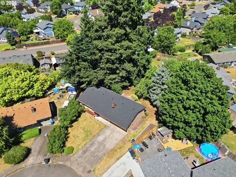 View/Area - 2250 W Irwin Way, Eugene, OR 97402 photo 5 of 7