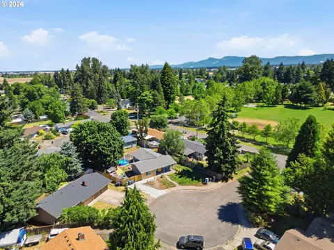View/Area - 2250 W Irwin Way, Eugene, OR 97402 photo 7 of 7