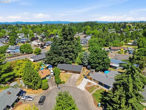 View/Area - 2250 W Irwin Way, Eugene, OR 97402 photo 4 of 7