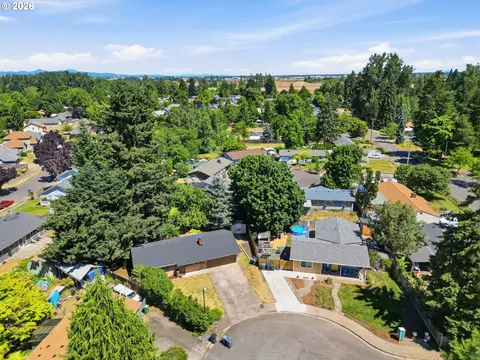 View/Area - 2250 W Irwin Way, Eugene, OR 97402 photo 6 of 7