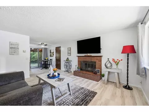 Living - 2250 W Irwin Way, Eugene, OR 97402 photo 1 of 5