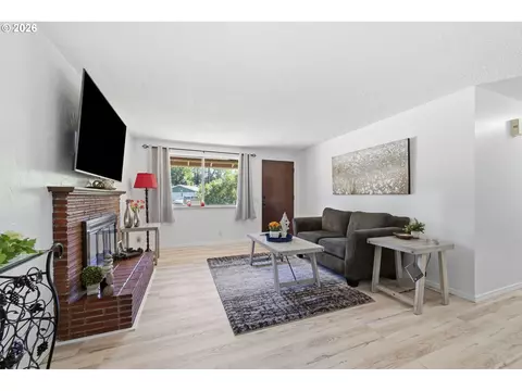 Living - 2250 W Irwin Way, Eugene, OR 97402 photo 3 of 5