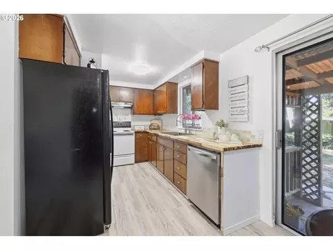 Kitchen - 2250 W Irwin Way, Eugene, OR 97402 photo 1 of 6