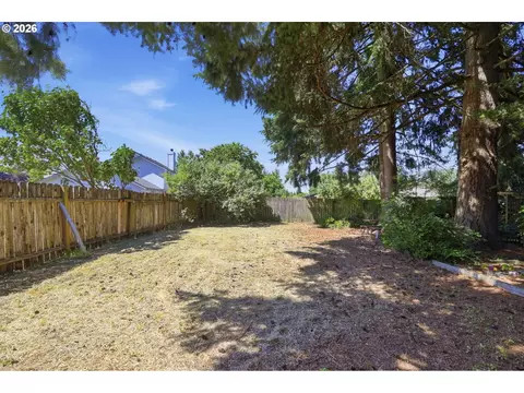 Exterior - 2250 W Irwin Way, Eugene, OR 97402 photo 7 of 12
