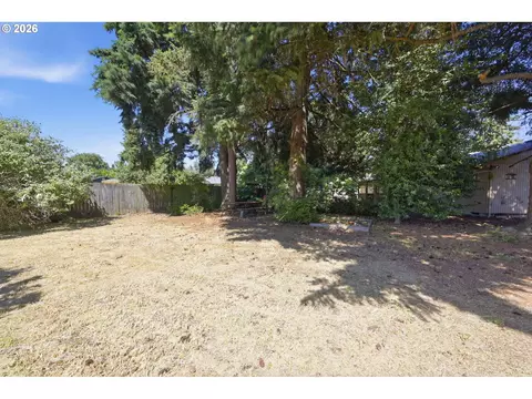 Exterior - 2250 W Irwin Way, Eugene, OR 97402 photo 8 of 12