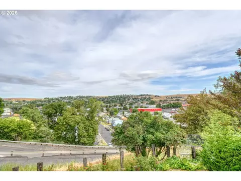 View/Area - 615 SW Isaac Ln, Pendleton, OR 97801 photo 1 of 4