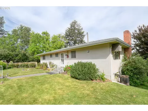 Exterior - 615 SW Isaac Ln, Pendleton, OR 97801 photo 2 of 4
