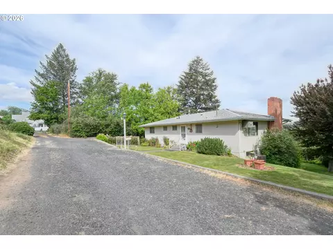 Exterior - 615 SW Isaac Ln, Pendleton, OR 97801 photo 3 of 4