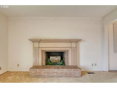 Living - 615 SW Isaac Ln, Pendleton, OR 97801 photo 5 of 8