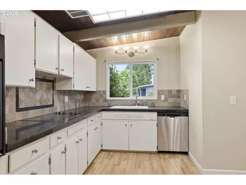 Kitchen - 1430 Barton St, Eugene, OR 97404 photo 2 of 2