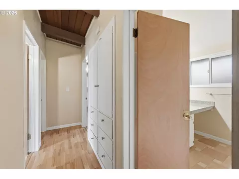 Entry Way - 1430 Barton St, Eugene, OR 97404 photo 1 of 1
