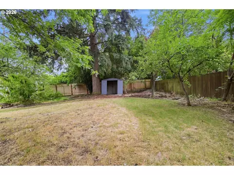 Exterior - 1430 Barton St, Eugene, OR 97404 photo 5 of 8