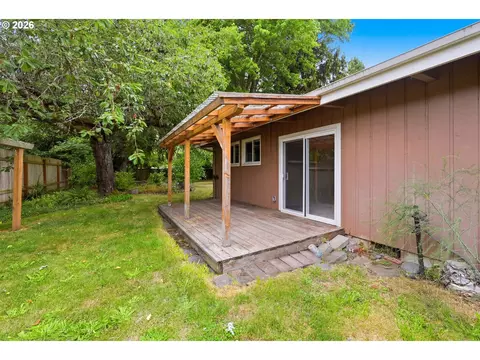 Exterior - 1430 Barton St, Eugene, OR 97404 photo 1 of 8