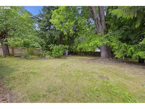 Exterior - 1430 Barton St, Eugene, OR 97404 photo 3 of 8