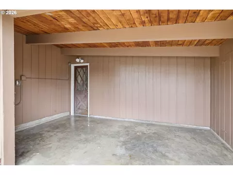 Exterior - 1430 Barton St, Eugene, OR 97404 photo 6 of 8