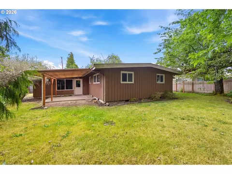 Exterior - 1430 Barton St, Eugene, OR 97404 photo 4 of 8