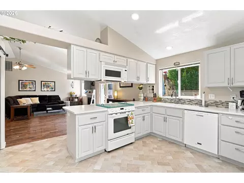 Kitchen - 723 71st St, Springfield, OR 97478 photo 2 of 3