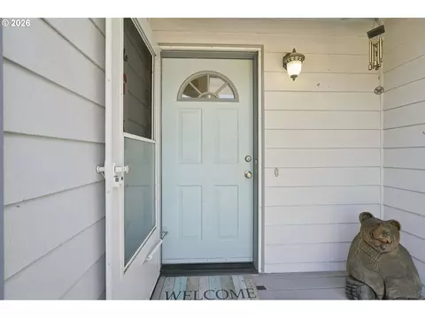 Entry Way - 723 71st St, Springfield, OR 97478 photo 1 of 2