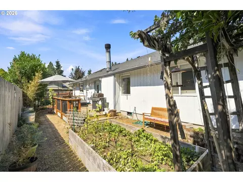 Exterior - 723 71st St, Springfield, OR 97478 photo 4 of 6