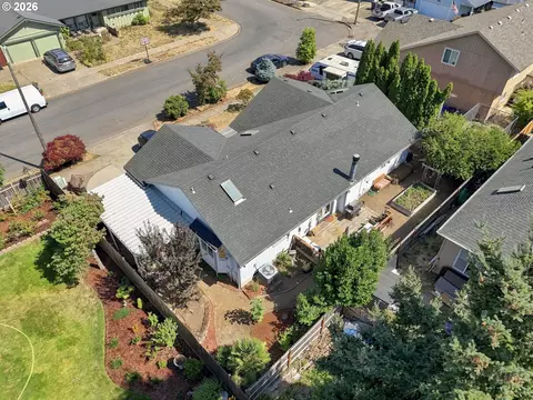 View/Area - 723 71st St, Springfield, OR 97478 photo 3 of 6