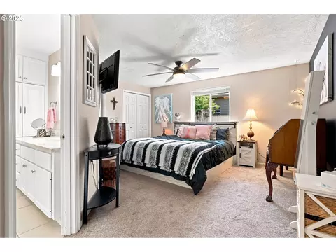 Bedroom - 723 71st St, Springfield, OR 97478 photo 1 of 7