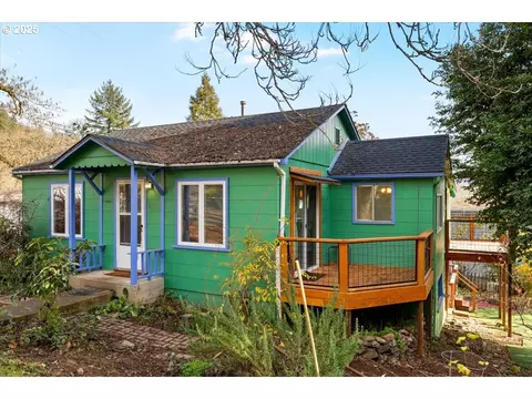 635 NW 4th Ave, Myrtle Creek, OR 97457