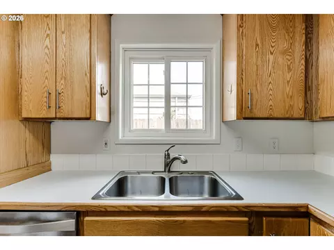 Kitchen - 345 23rd St, Springfield, OR 97477 photo 3 of 4