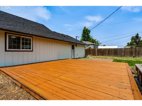 Exterior - 345 23rd St, Springfield, OR 97477 photo 6 of 8