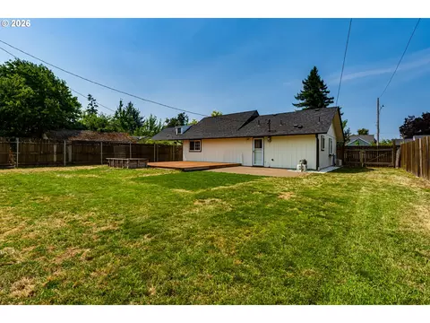 Exterior - 345 23rd St, Springfield, OR 97477 photo 4 of 8