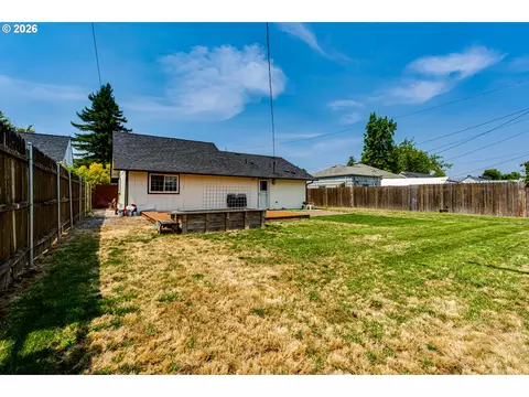 Exterior - 345 23rd St, Springfield, OR 97477 photo 3 of 8