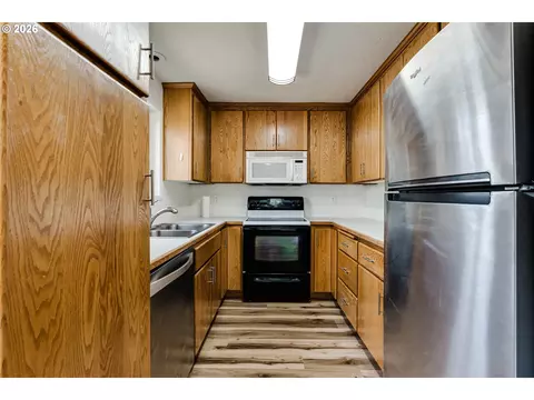 Kitchen - 345 23rd St, Springfield, OR 97477 photo 1 of 4