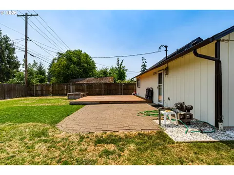 Exterior - 345 23rd St, Springfield, OR 97477 photo 5 of 8